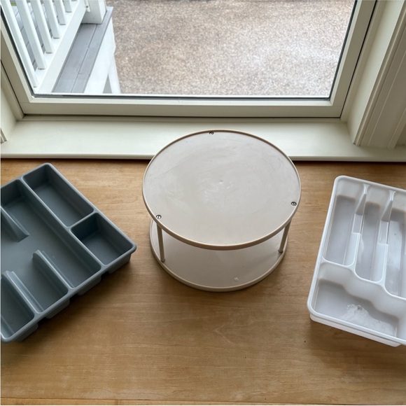 Rotating Organizer with Gray and White Cutlery Trays use for spices, bath, etc - Picture 1 of 7